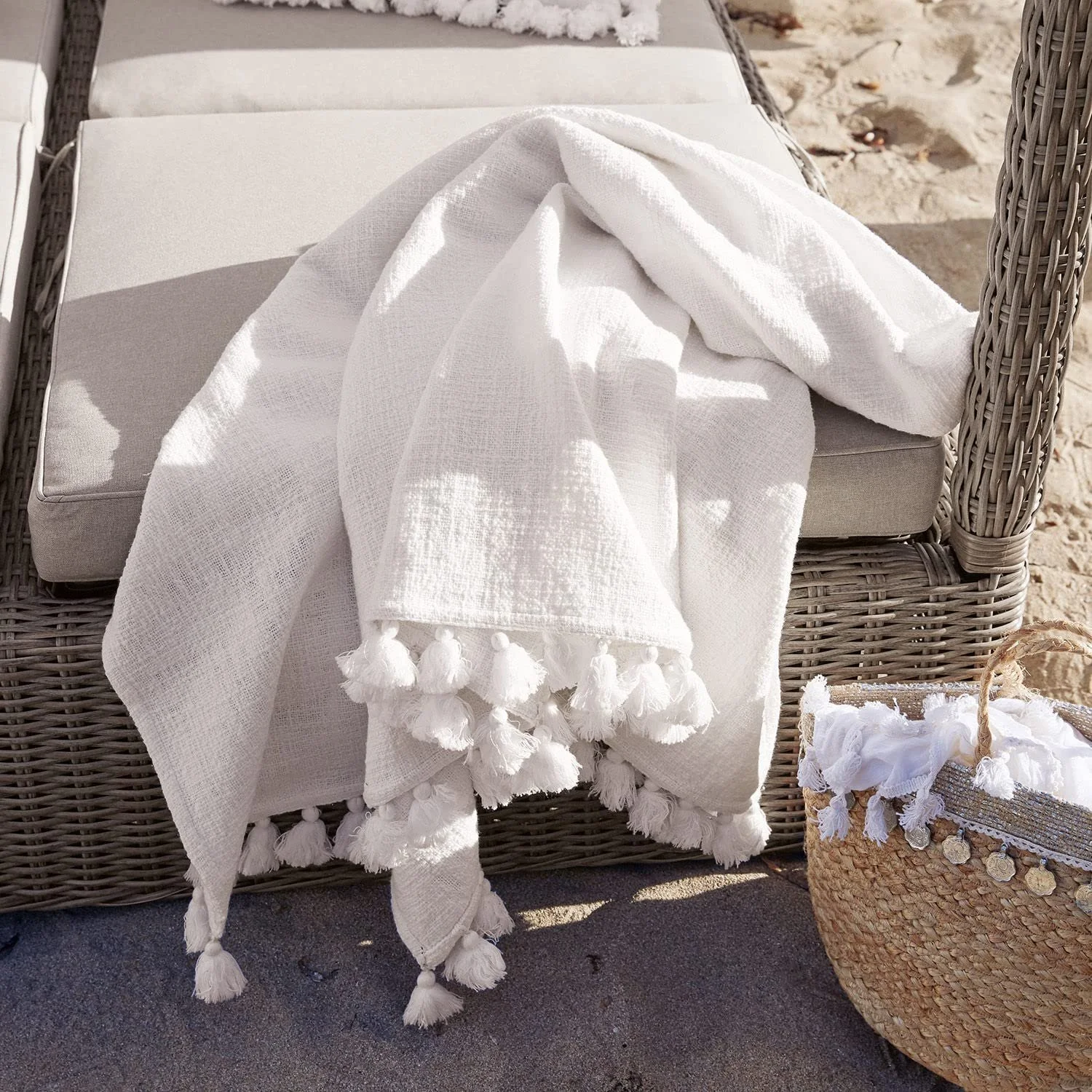 Плед Loberon Amlamé з декоративною бахромою, помпонами, бохо-шик, білий, фото №2