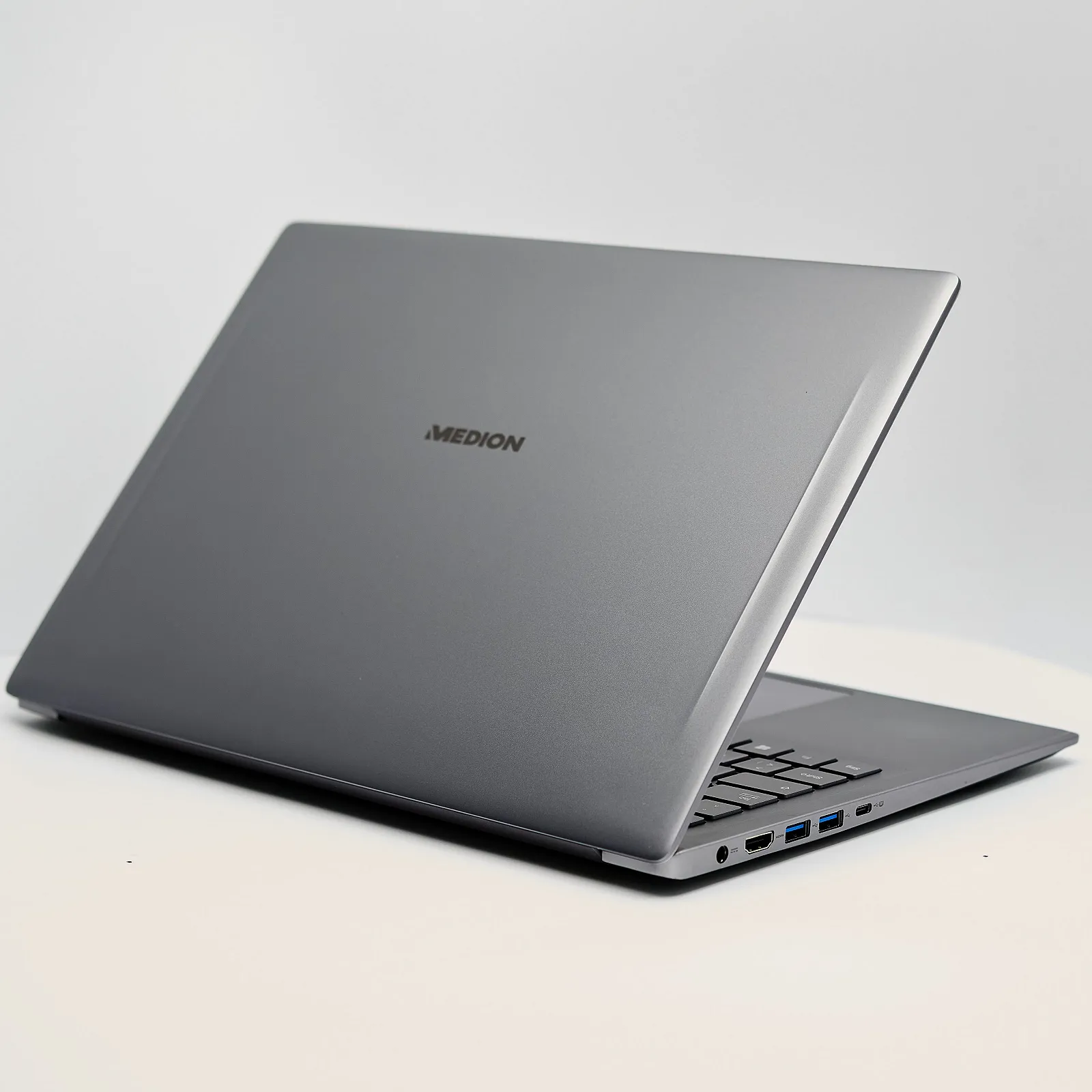 Ноутбук 15.6'' Medion (Lenovo Group) Akoya S6446 | Intel Core i5-8265U | IPS (1920x1080) FullHD | RAM 8 ГБ | SSD 256 ГБ | Nvidia GeForce MX250 | Intel UHD Graphics 620 | Металевий корпус | Ультрабук | Win11 (5019), фото №5