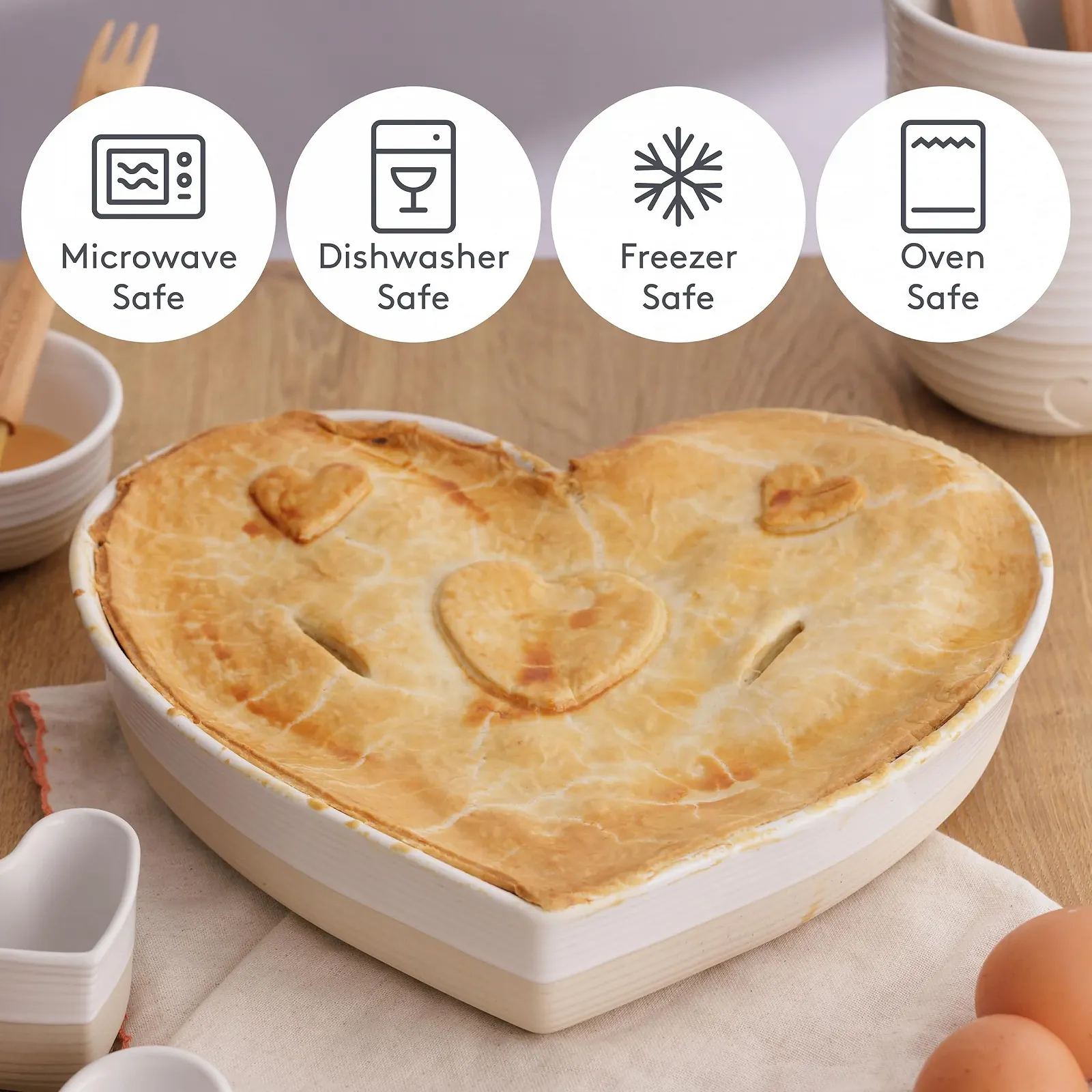 Форма для запекания Mason Cash Rustic Heart 1.5 л керамическая в форме сердца с тиснением, фото №4 Форма для запекания Mason Cash Rustic Heart 1.5 л керамическая в форме сердца с тиснением, фото №4