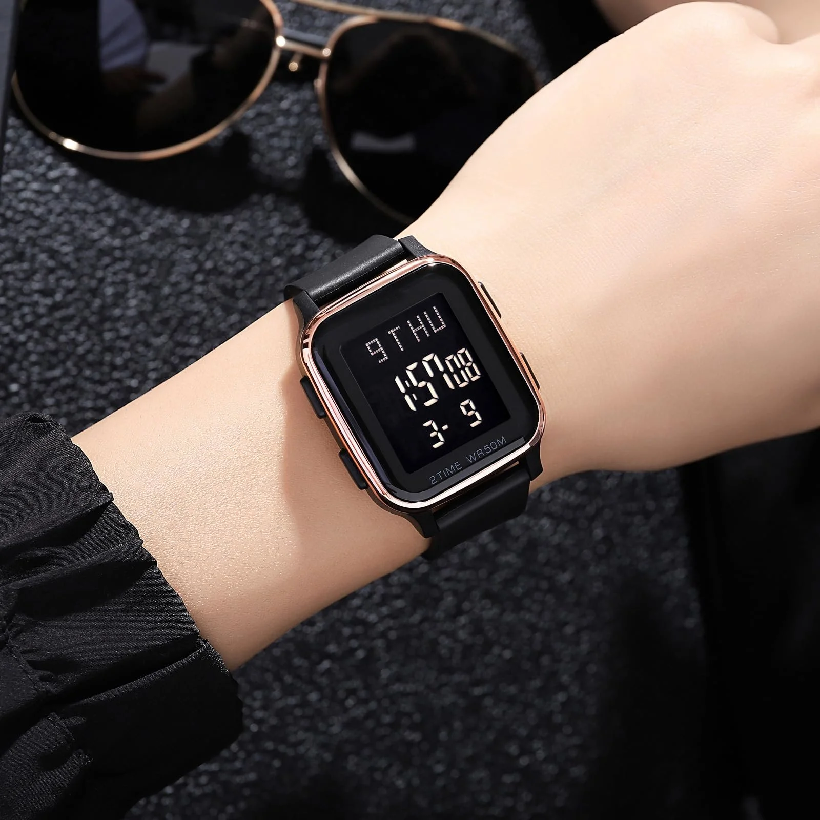 Цифровые LED часы Findtime Мужские Женские Прямоугольные Квадратные Большие Цифры Унисекс Мужские Спортивные Водонепроницаемые Двойное Время Таймер Секундомер Черный, фото №5