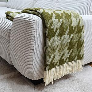 Одеяло GLAESER Fair de Luxe, Одеяло для дивана, Одеяло для кушетки, Мягкое покрывало, Пушистое и приятное (Новозеландская шерсть, Bianco V-Olive Drab 3) synthetic.ua - Фото 1