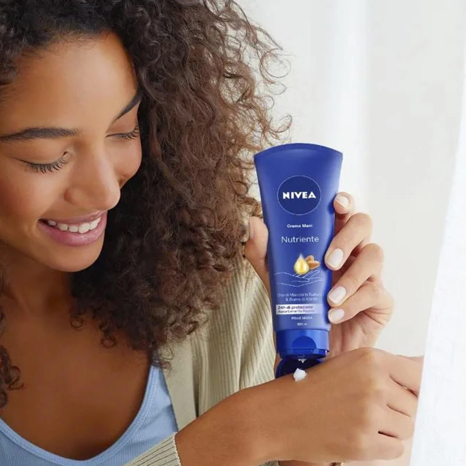 Крем для рук Nivea Зволожуючий з Мигдалевою Олією та Маслом Каріте для Сухої Шкіри Швидке Поглинання - 4 пляшки по 100 мл, фото №3