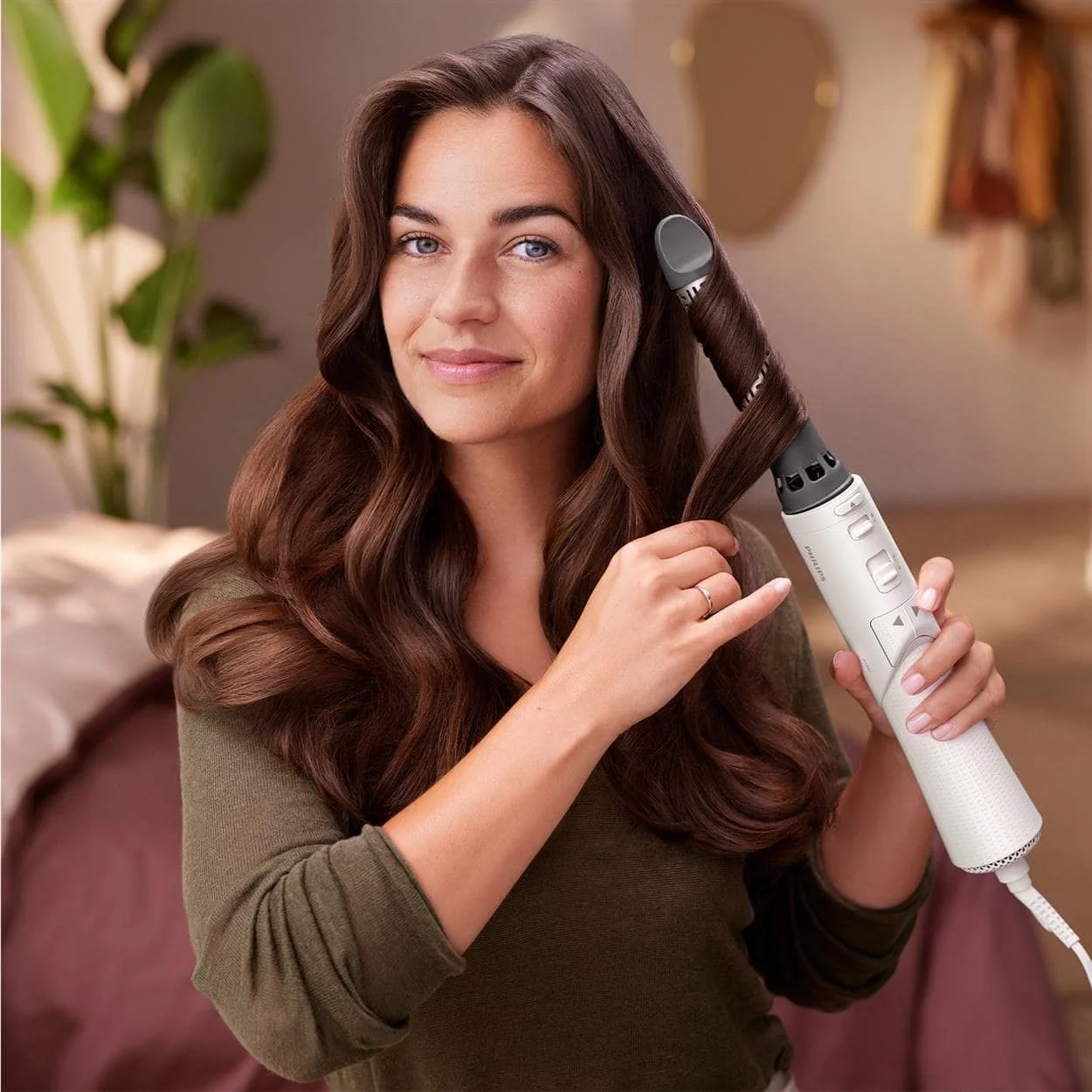 Фен-щетка Philips AirStyler Serie 7000 BHA710/00 с 2 насадками вращающаяся ионизация, фото №6 Фен-щетка Philips AirStyler Serie 7000 BHA710/00 с 2 насадками вращающаяся ионизация, фото №6