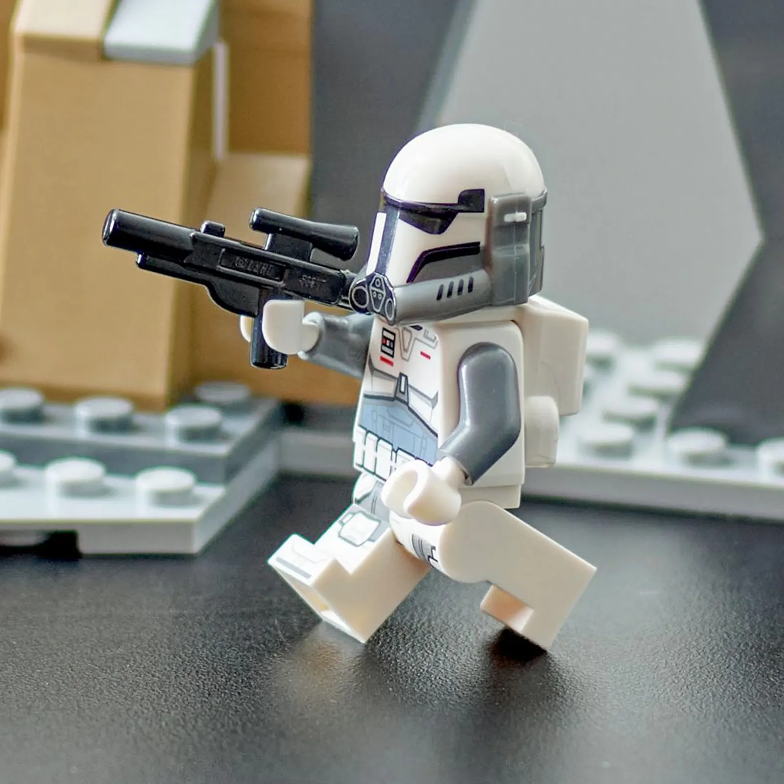 Фігурки Lego Star Wars Клон Воїн: Імперський командос з бластером і ракетним ранцем, фото №3 Фігурки Lego Star Wars Клон Воїн: Імперський командос з бластером і ракетним ранцем, фото №3