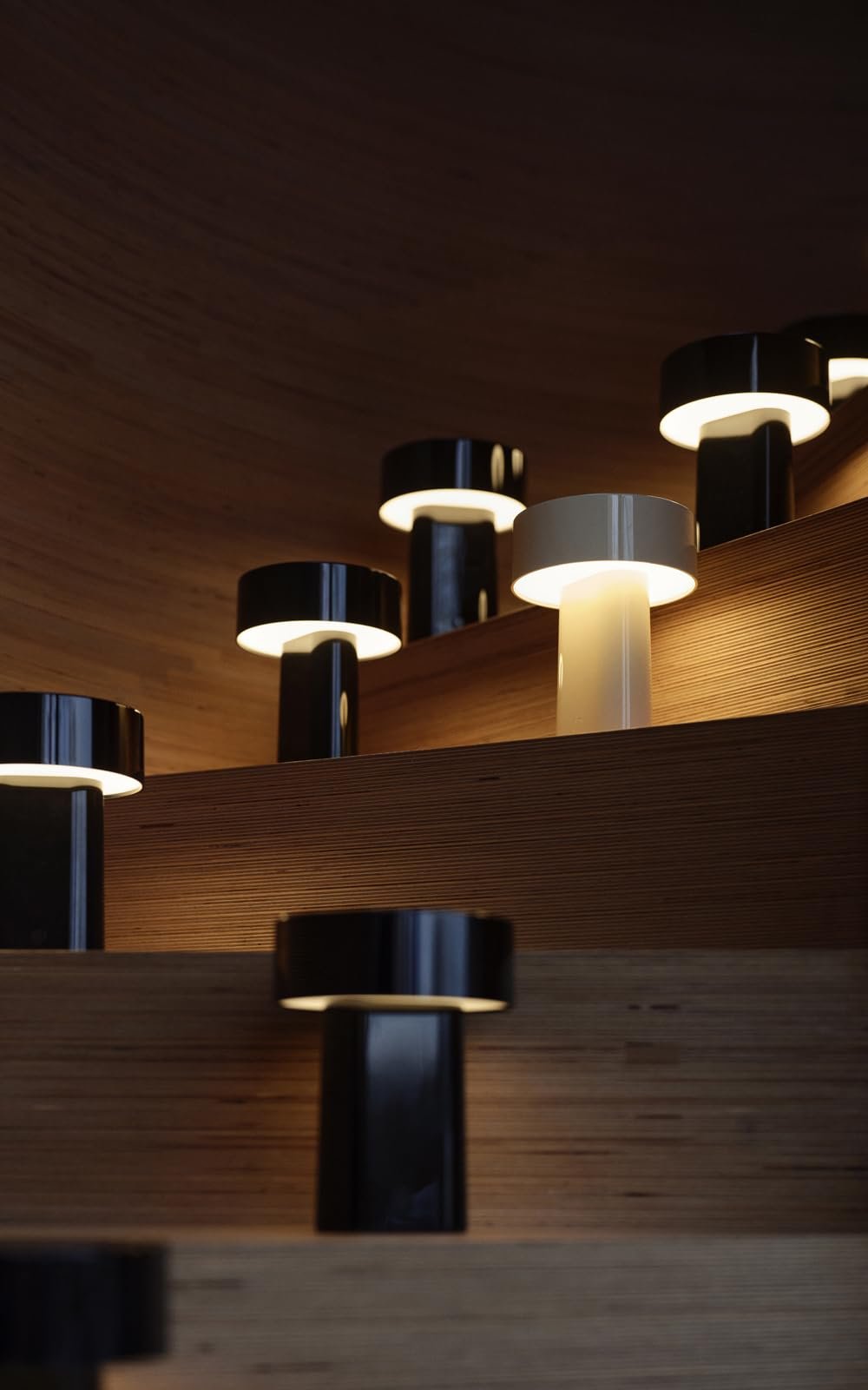 Настільна лампа Zone Denmark Oblong LED акумуляторна 18х14 см Тепло-сіра, фото №2