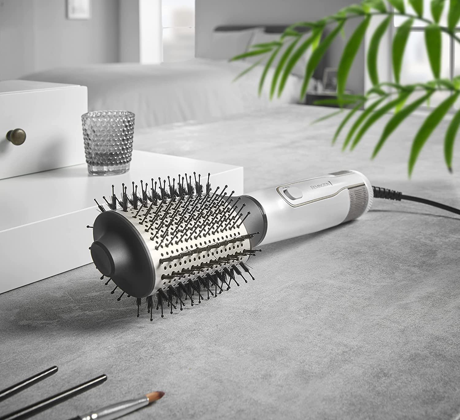Фен-щетка Remington Ionic Hydraluxe Pro 1200 Вт, фото №2 Фен-щетка Remington Ionic Hydraluxe Pro 1200 Вт, фото №2