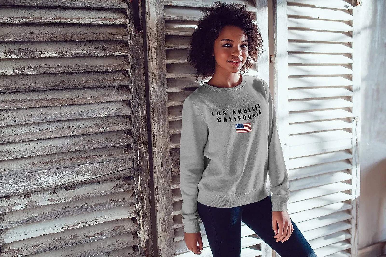 Женский Свитшот Neverless с принтом Буквы California Los Angeles USA America Flag, Круглый вырез горловины, фото №2