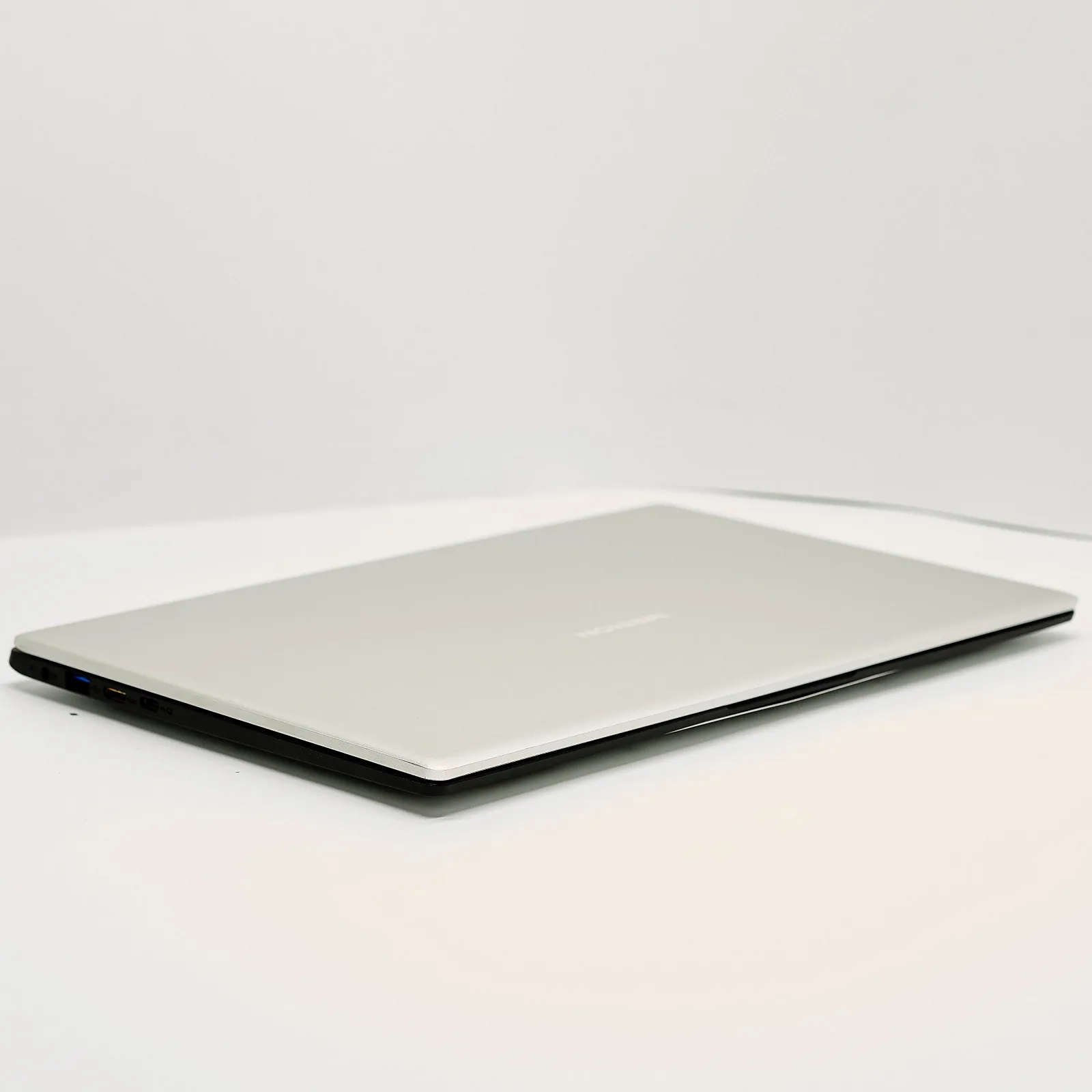 Ноутбук 14" Medion (Lenovo Group) Akoya E4251 | Intel Celeron | IPS (1920x1080) FullHD | RAM DDR4 4 ГБ | SSD M2 128 ГБ | Металевий корпус | Ультрабук | АКБ до 8 годин | Win10 (4729), фото №8