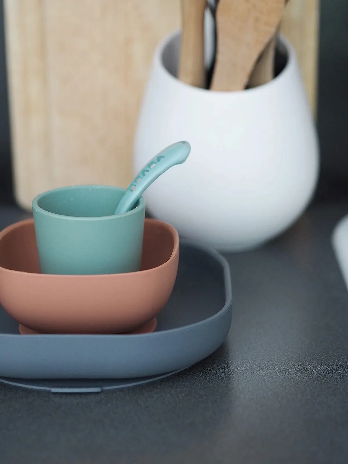 Набір дитячого посуду Bélaba Silicone з присоскою, нековзкий, 4 предмети: тарілка + миска + склянка + ложка, міцний силікон, фото №8 Набір дитячого посуду Bélaba Silicone з присоскою, нековзкий, 4 предмети: тарілка + миска + склянка + ложка, міцний силікон, фото №8