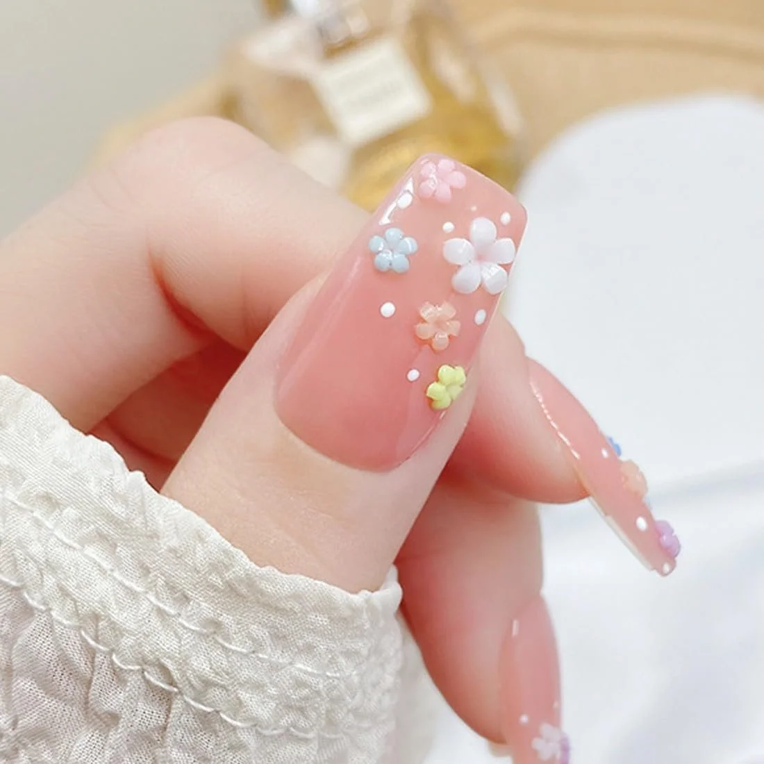 Декор для ногтей 3D Flower Nail Charms 2 коробки цветы и стразы 3/6/9 мм розово-белые микс, фото №4 Декор для ногтей 3D Flower Nail Charms 2 коробки цветы и стразы 3/6/9 мм розово-белые микс, фото №4