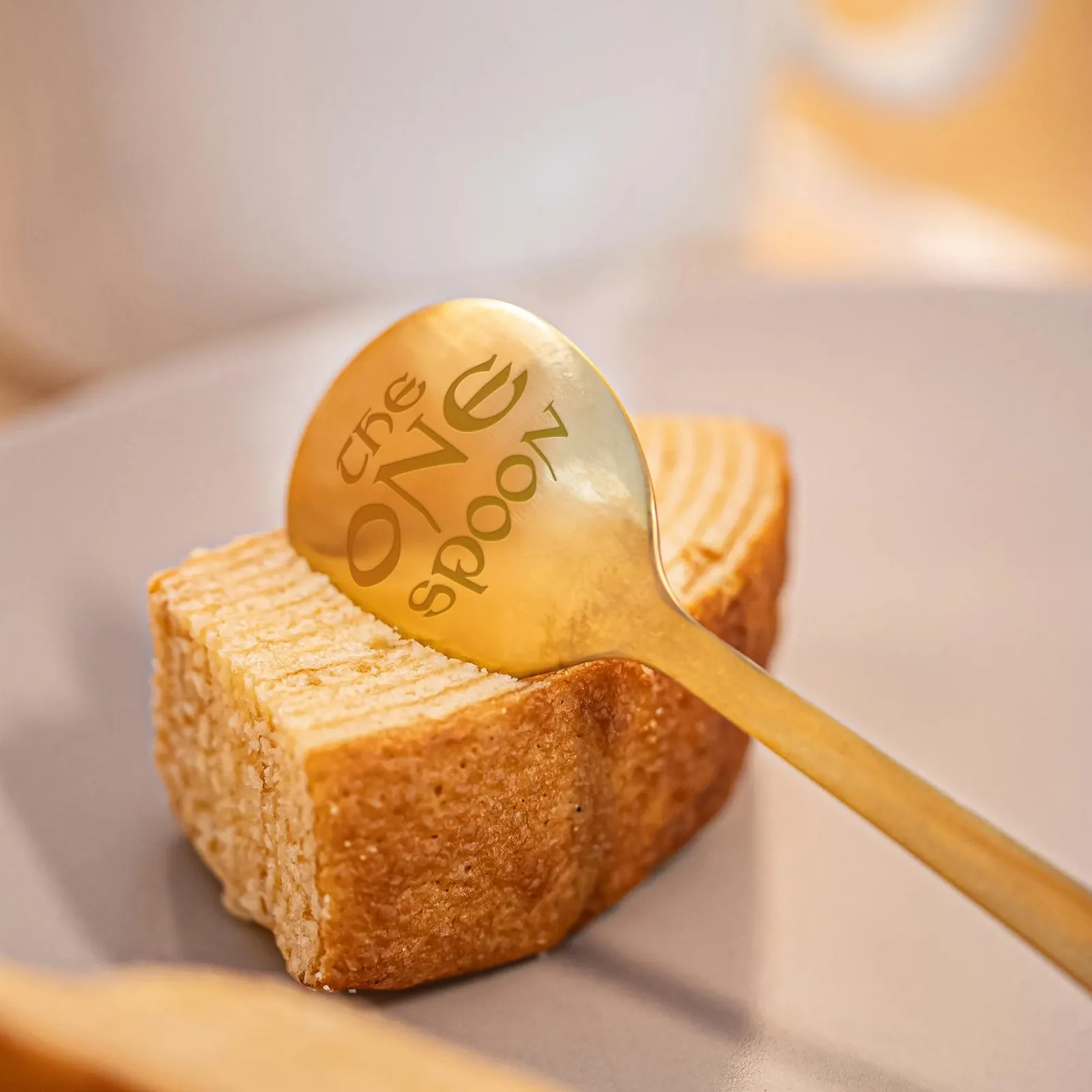 Десертна ложка The One з гравіюванням з обох сторін для шанувальників фентезі та нердів, нержавіюча сталь, золота, фото №3