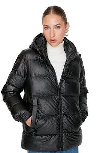 Пуховик TRENDYOL Regular Однотонная Зимняя synthetic.ua - Фото 1