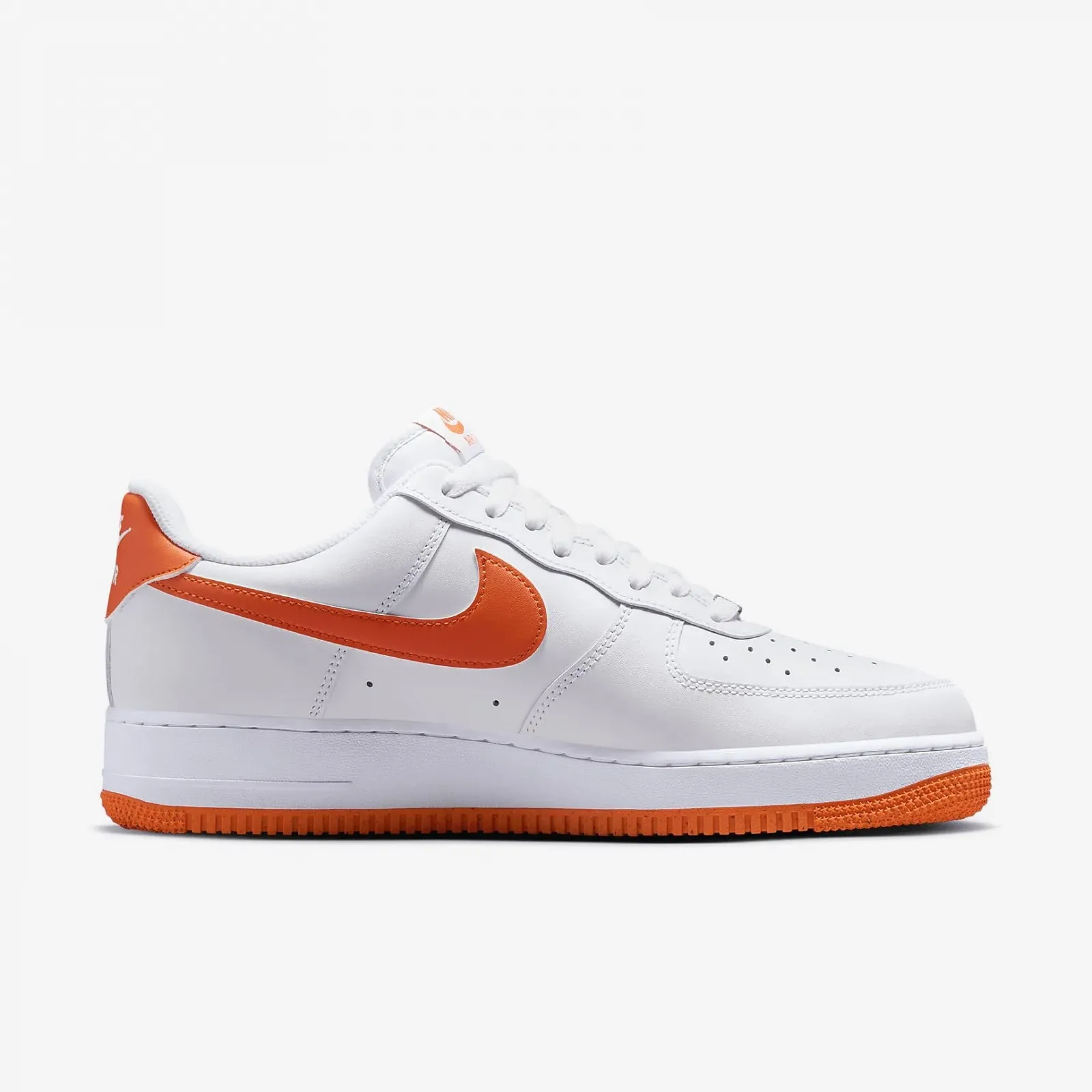 Кросівки Nike Air Force 1 '07 Чоловічі Білий/Білий/Safety Orange (FJ4146-109), фото №3