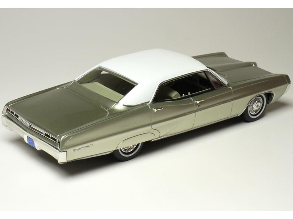 Модель автомобіля Goldvarg Collection GC-059B 1967 Bonneville 1/43 Шампанське золото металік з білим дахом Обмежена серія на 200 шт у світі, фото №3