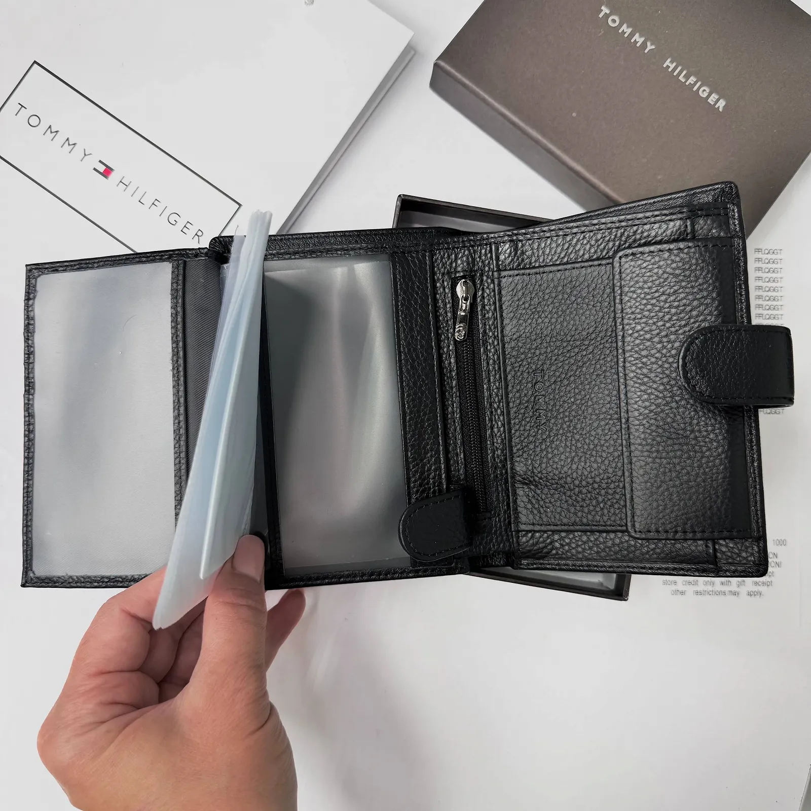 Мужской портмоне кожаный вертикальный на кнопке Tommy Hilfiger, фото №5