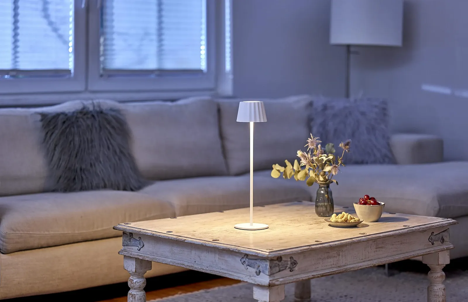 Настільна лампа Northpoint 3-in-1 LED Bottle Light 3000 mAh 200 лм RGB Pleated White, фото №5