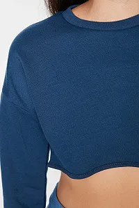 Толстовка TRENDYOL однотонная с круглым вырезом synthetic.ua - Фото 1