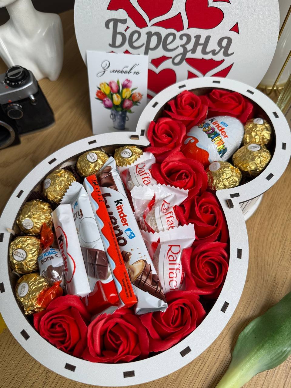 Подарочный бокс на 8 марта с конфетами, фото №5 Подарочный бокс на 8 марта с конфетами, фото №5