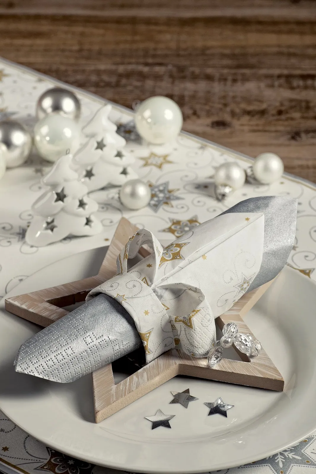 Скатертина-доріжка Stars & Swirls Silver Air Laid Tissue 40 см x 4,90 м, фото №2 Скатертина-доріжка Stars & Swirls Silver Air Laid Tissue 40 см x 4,90 м, фото №2