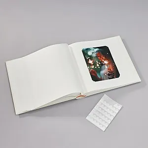 Альбом Jumbo Semikolon 30 x 30 см 100 страниц кремовый для фотографий 10 x 15 см с пергаминовой бумагой лесной зеленый цена на synthetic.ua - Фото 1 Альбом Jumbo Semikolon 30 x 30 см 100 страниц кремовый для фотографий 10 x 15 см с пергаминовой бумагой лесной зеленый synthetic.ua - Фото 1