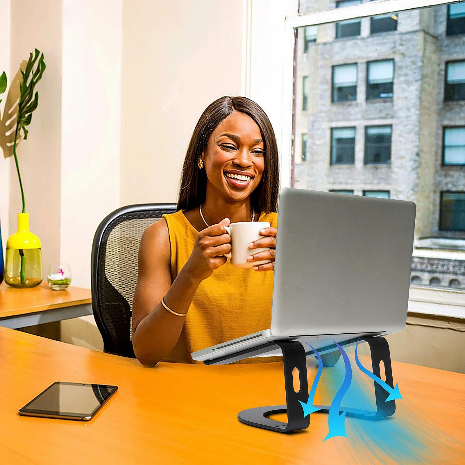 Підставка для ноутбука Konsol: Знімна з вентиляцією, портативна сумісна з ноутбуками 10-15,9 дюймів MacBook, HP, Dell, Lenovo, Samsung, Acer, Huawei (Чорна вигнута), фото №6 Підставка для ноутбука Konsol: Знімна з вентиляцією, портативна сумісна з ноутбуками 10-15,9 дюймів MacBook, HP, Dell, Lenovo, Samsung, Acer, Huawei (Чорна вигнута), фото №6