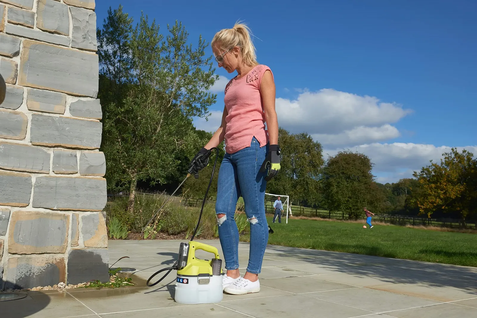 Акумуляторний обприскувач для бур'янів Ryobi One Plus OWS1880 18 V Hyper Green, фото №3 Акумуляторний обприскувач для бур'янів Ryobi One Plus OWS1880 18 V Hyper Green, фото №3