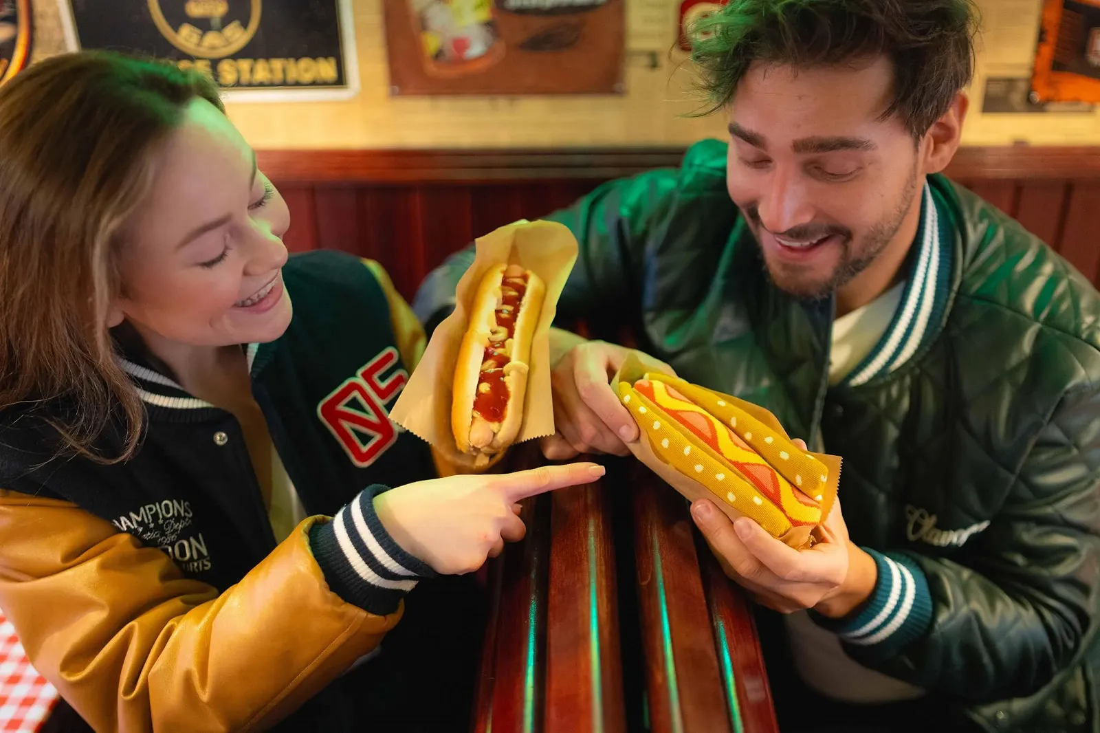 Шкарпетки Rainbow Socks Hot Dog Socks Box з малюнком хот-дога - 2 пари, фото №3