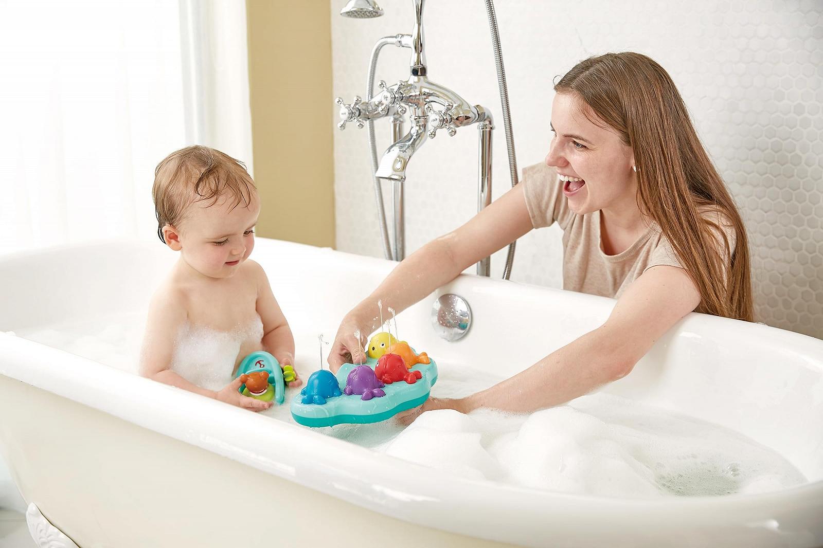 Музична іграшка для ванни Hape Whales з 5 мелодіями та водними фонтанами, фото №3