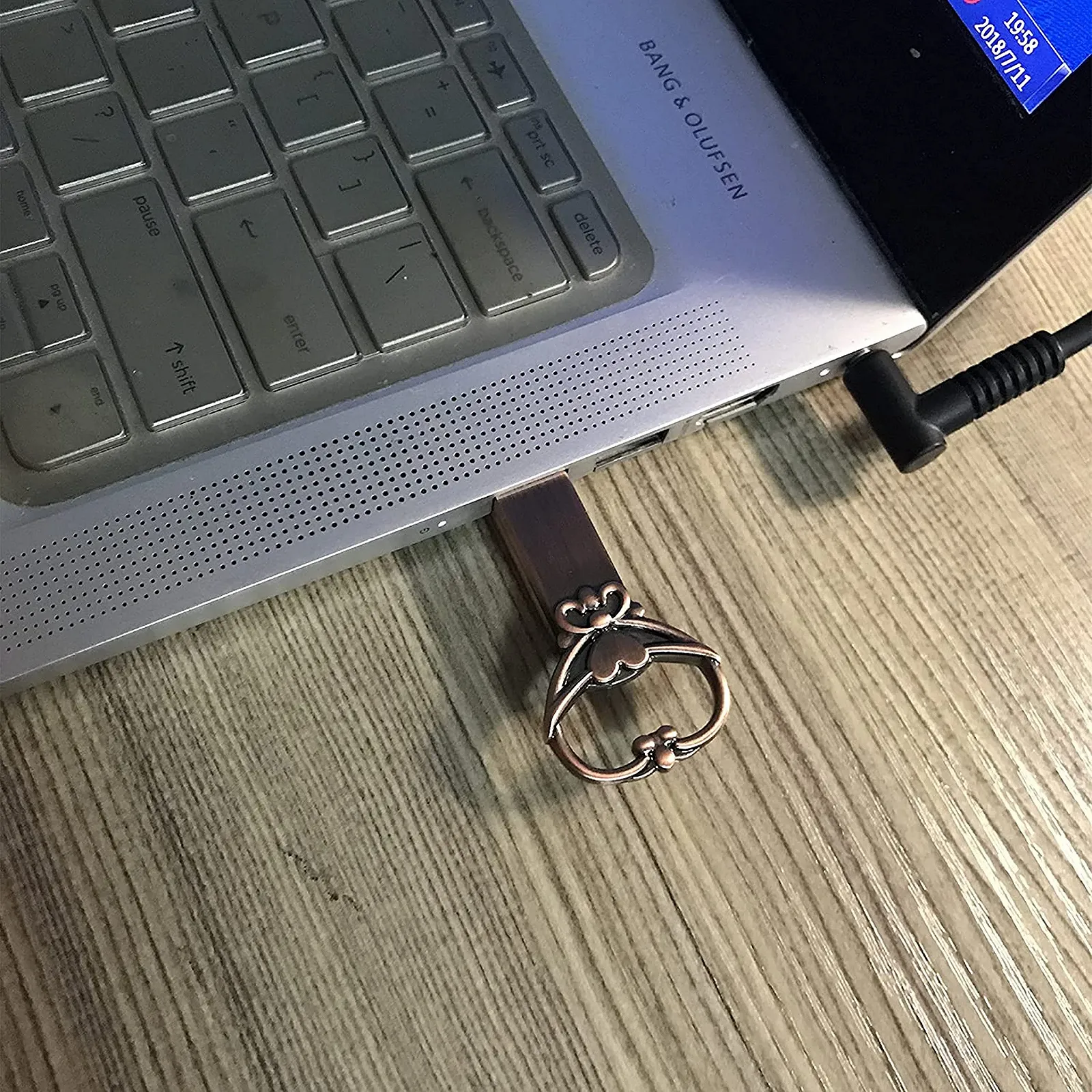 USB-флеш-накопичувач Heart Shape Metal USB 3.0 64 ГБ Бронзовий, фото №6 USB-флеш-накопичувач Heart Shape Metal USB 3.0 64 ГБ Бронзовий, фото №6
