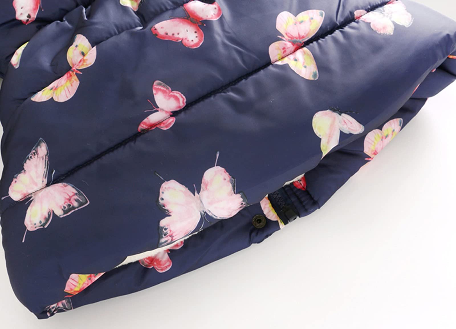 Детская зимняя теплая ветрозащитная куртка Generisch 2025 с брошью и бантом, фото №5 Детская зимняя теплая ветрозащитная куртка Generisch 2025 с брошью и бантом, фото №5