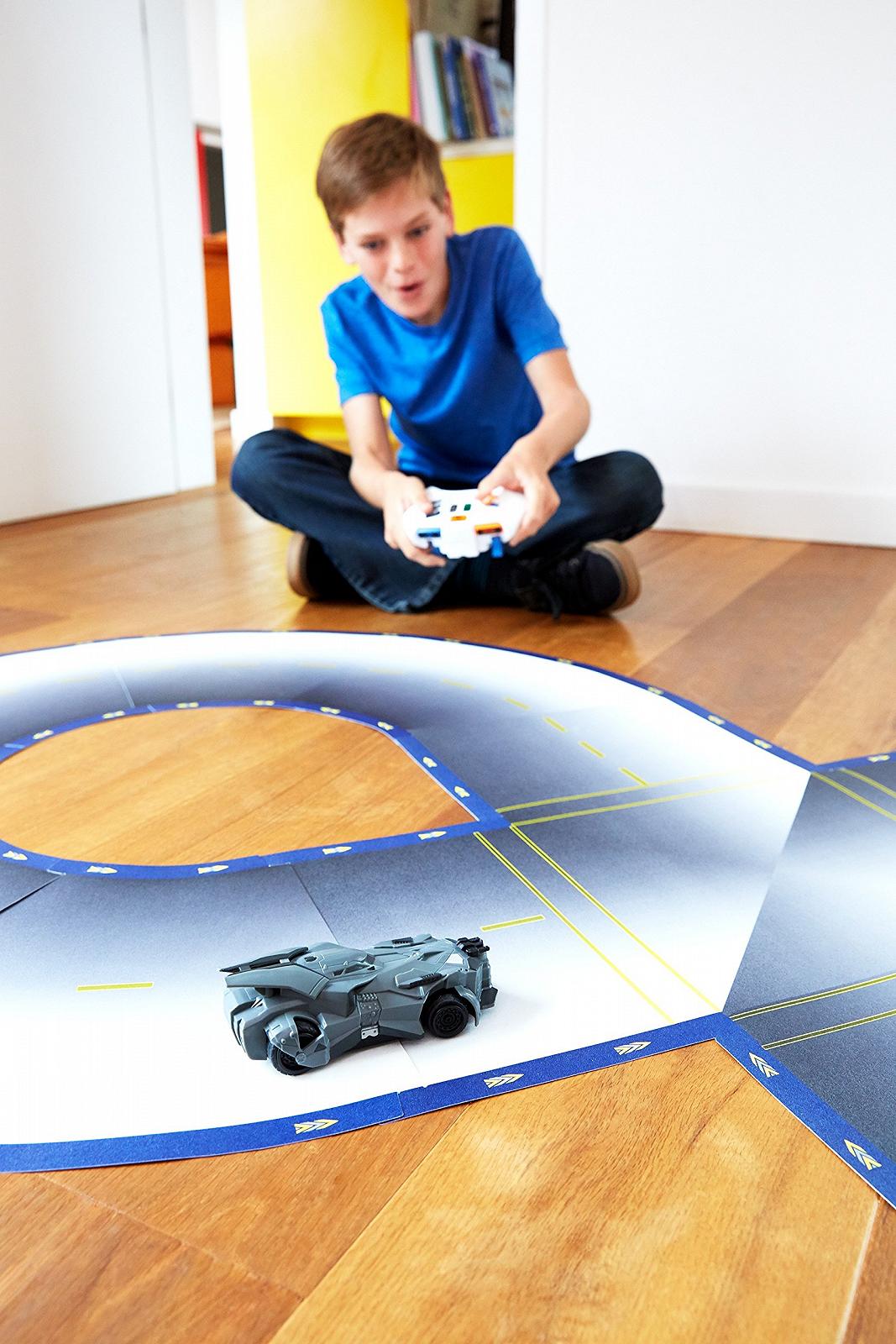 Набор Mattel Hot Wheels FFY79 Ai Batmobile car and controller, фото №7 Набор Mattel Hot Wheels FFY79 Ai Batmobile car and controller, фото №7