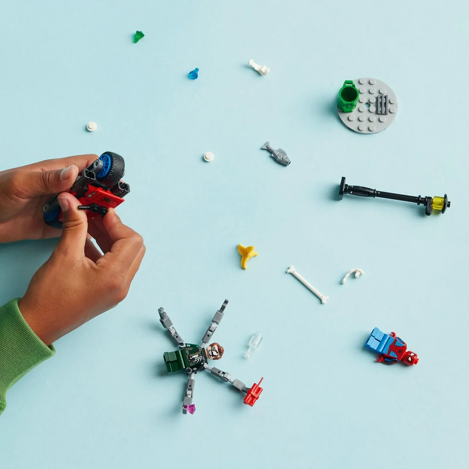 LEGO Marvel 76275 Мотоциклетна гонитва Людина-павук проти Дока Ока, фото №3 LEGO Marvel 76275 Мотоциклетна гонитва Людина-павук проти Дока Ока, фото №3