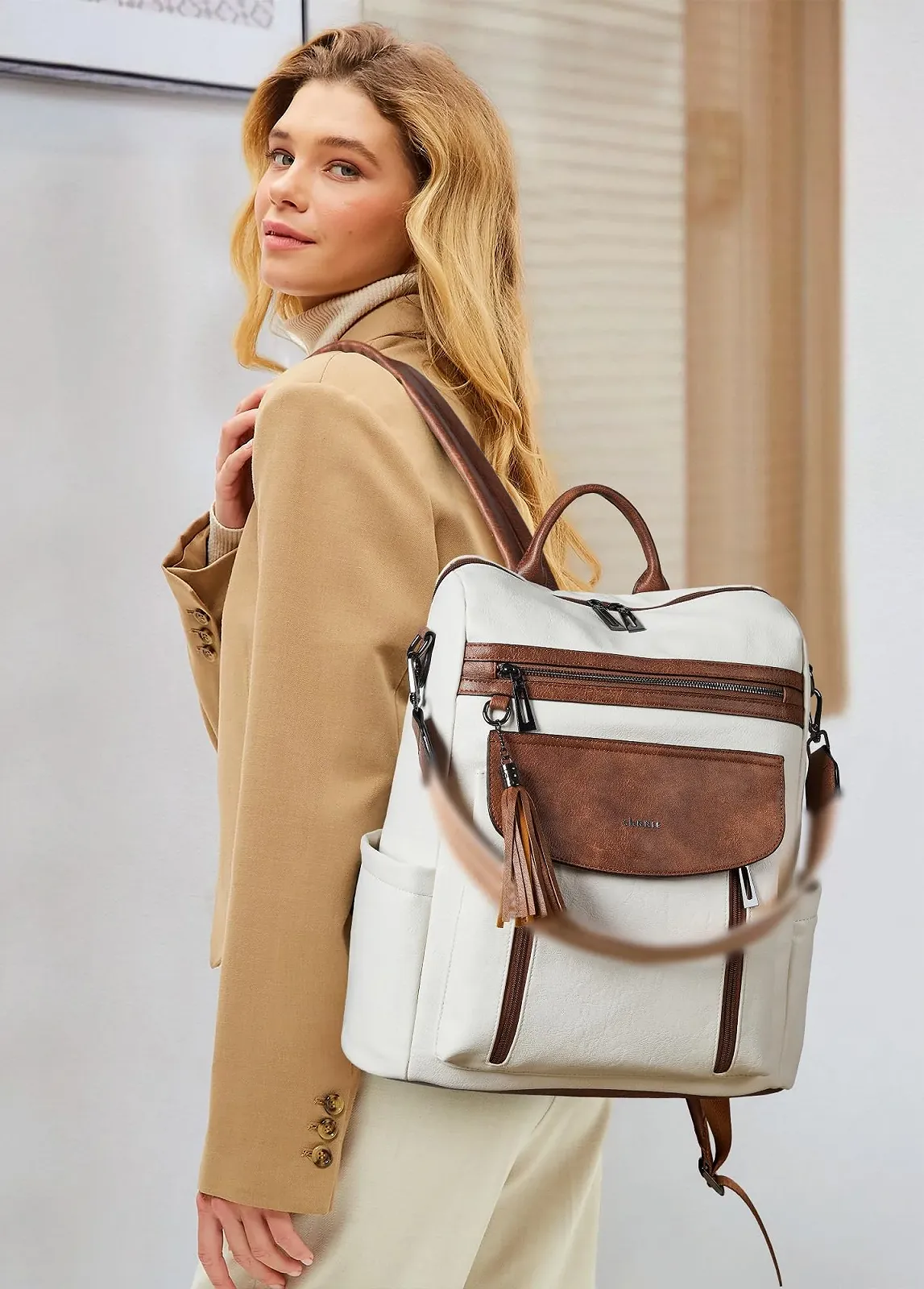 Рюкзак для ноутбука Shrrie 15.6 Inch Leather Carry On Water Resistant Beige with brown, фото №2 Рюкзак для ноутбука Shrrie 15.6 Inch Leather Carry On Water Resistant Beige with brown, фото №2
