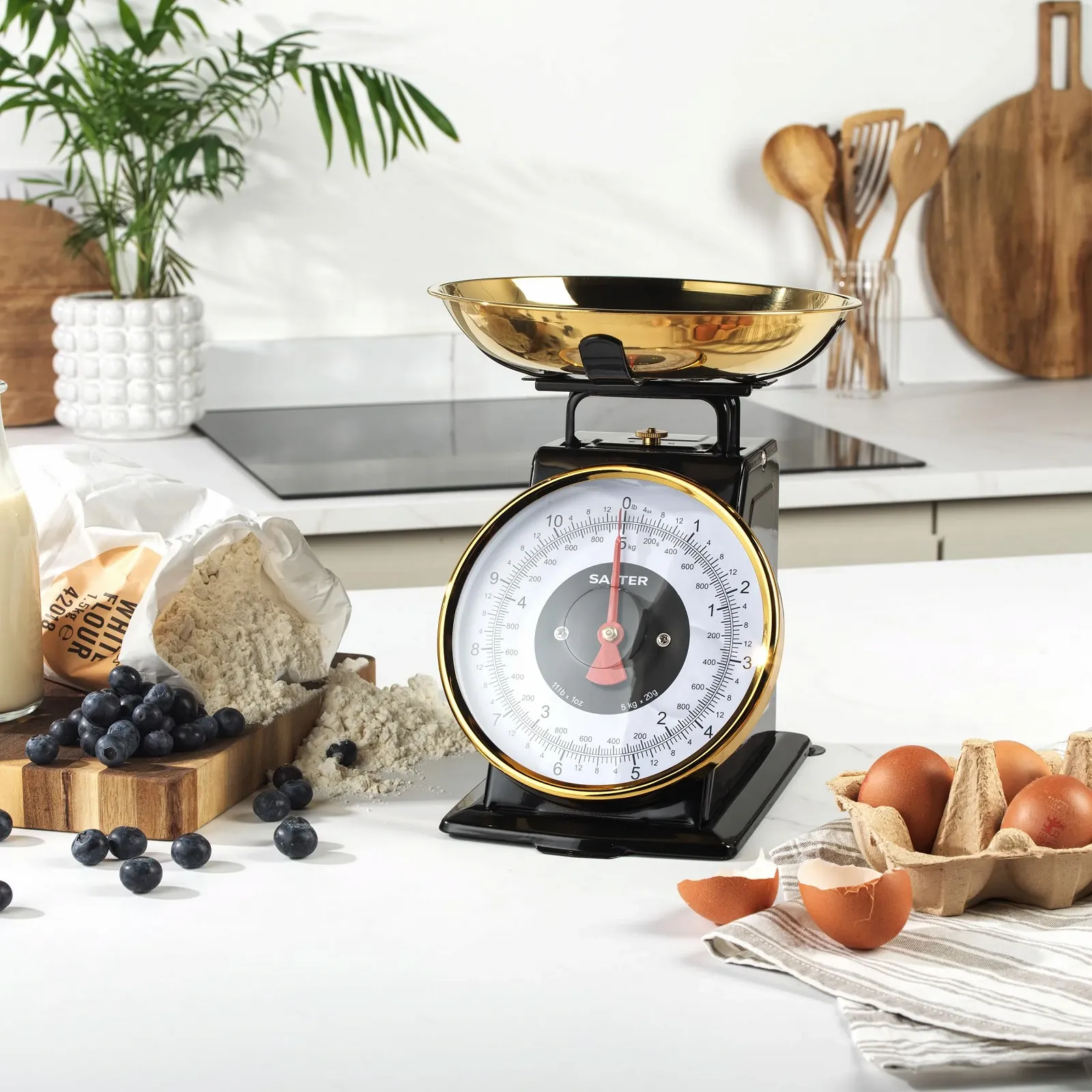 Кухонні ваги Salter Timeless Mechanical 5 kg 1 L Black/Gold, фото №6 Кухонні ваги Salter Timeless Mechanical 5 kg 1 L Black/Gold, фото №6
