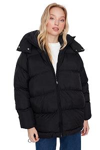 Жіноча зимова куртка-пуховик TRENDYOL, однотонна, ткана synthetic.ua - Фото 1