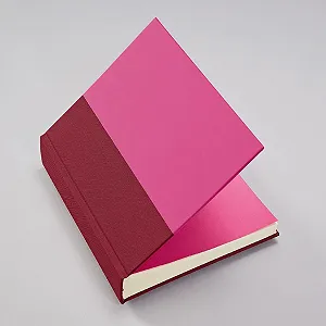 Фотоальбом Semikolon Cutting Edge Medium 21.1 x 25.5 см, 80 страниц кремово-белого цвета, на 160 фотографий - Малиновая фуксия synthetic.ua - Фото 1