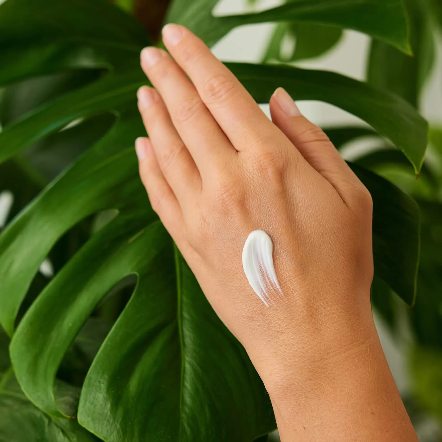 Крем для рук Weleda Organic Pomegranate Regeneration 50 мл, фото №5 Крем для рук Weleda Organic Pomegranate Regeneration 50 мл, фото №5