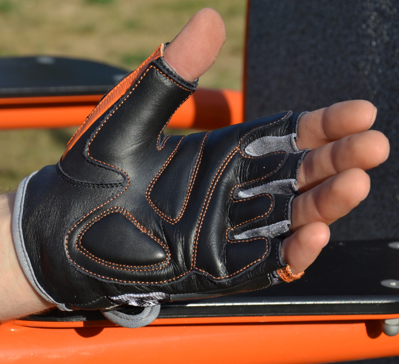 Рукавички для фітнесу MadMax MFG-831 Mti 83.1 Grey/Digital Camo XL, фото №3 Рукавички для фітнесу MadMax MFG-831 Mti 83.1 Grey/Digital Camo XL, фото №3