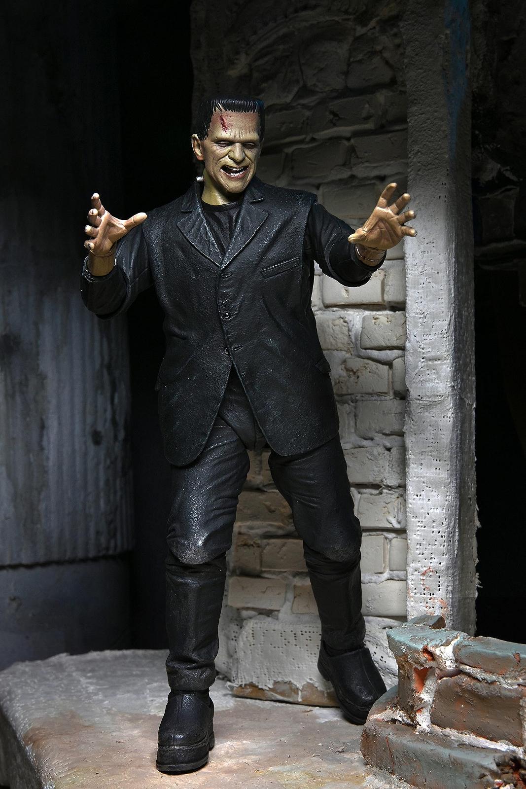 Фігурка NECA Universal Monsters Ultimate Frankenstien Articulée 18 см, чорно-біла, фото №4