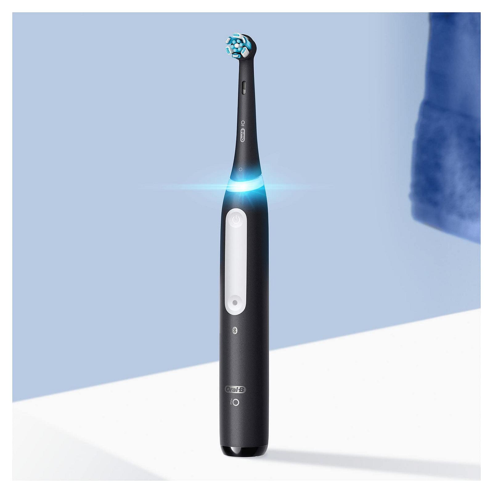 Электрическая зубная щетка Oral-B iO Series 4, матовый черный/белый и сменные насадки iO Ultimate Cleaning, упаковка из 4 штук, фото №3