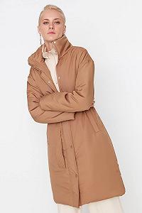 Пуховик TRENDYOL Regular однотонный тканевый зимний цена на synthetic.ua - Фото 1 Пуховик TRENDYOL Regular однотонный тканевый зимний synthetic.ua - Фото 1