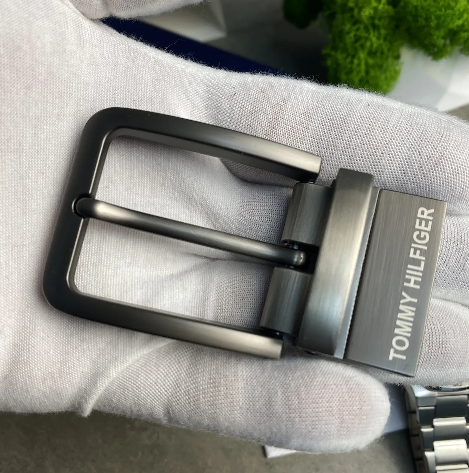 Ремень мужской кожаный брендовый с двумя пряжками в подарочной упаковке Tommy Hilfiger, фото №4 Ремень мужской кожаный брендовый с двумя пряжками в подарочной упаковке Tommy Hilfiger, фото №4