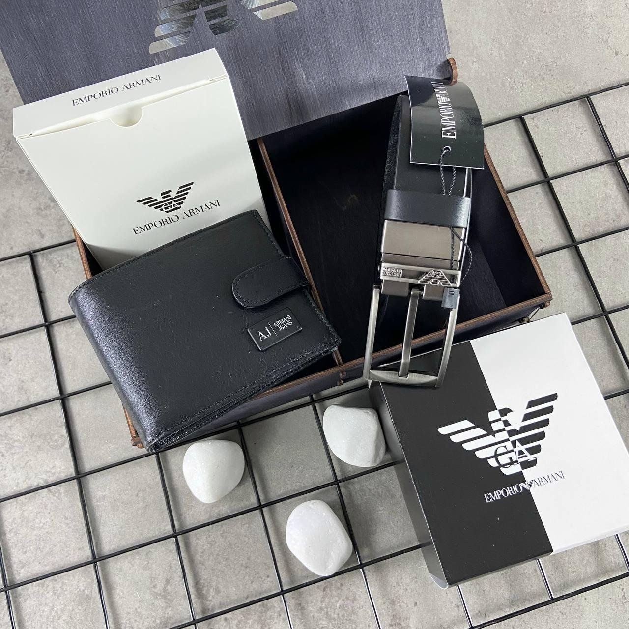 Чоловічий шкіряний ремінь і гаманець в коробочці з дерева Armani, фото №2
