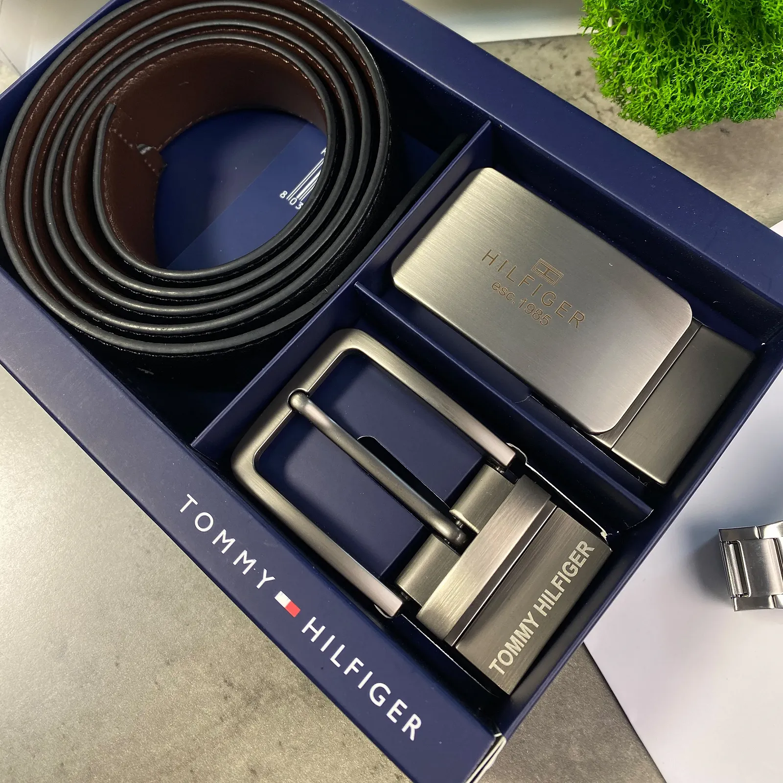 Подарунковий набір зі шкіряним ремнем TH з двома змінними пряжками Томмі Хілфігер, фото №2