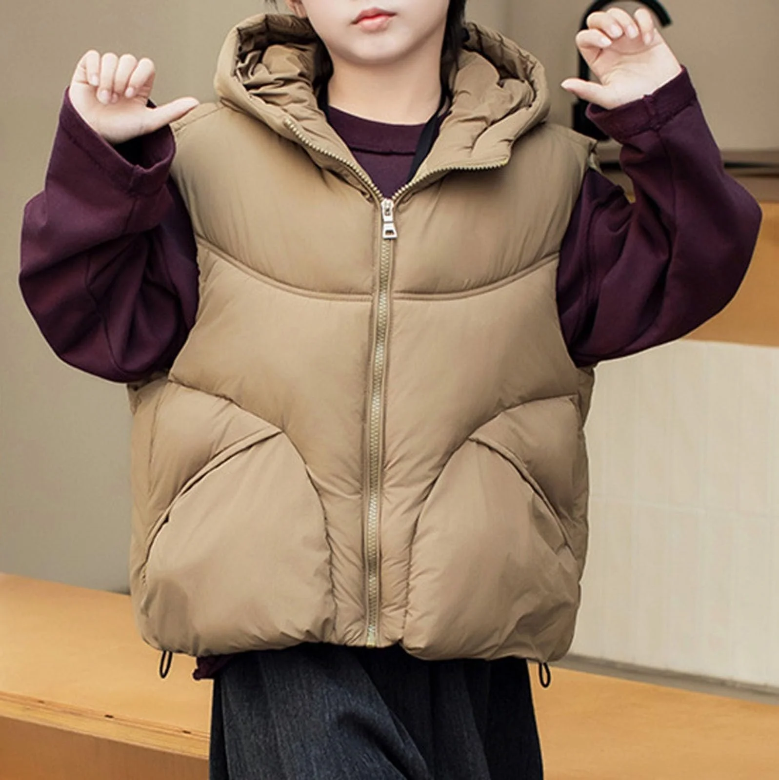 Стильний дитячий жилет з капюшоном без рукавів для хлопчиків, теплий та зручний для хлопчиків, фото №4