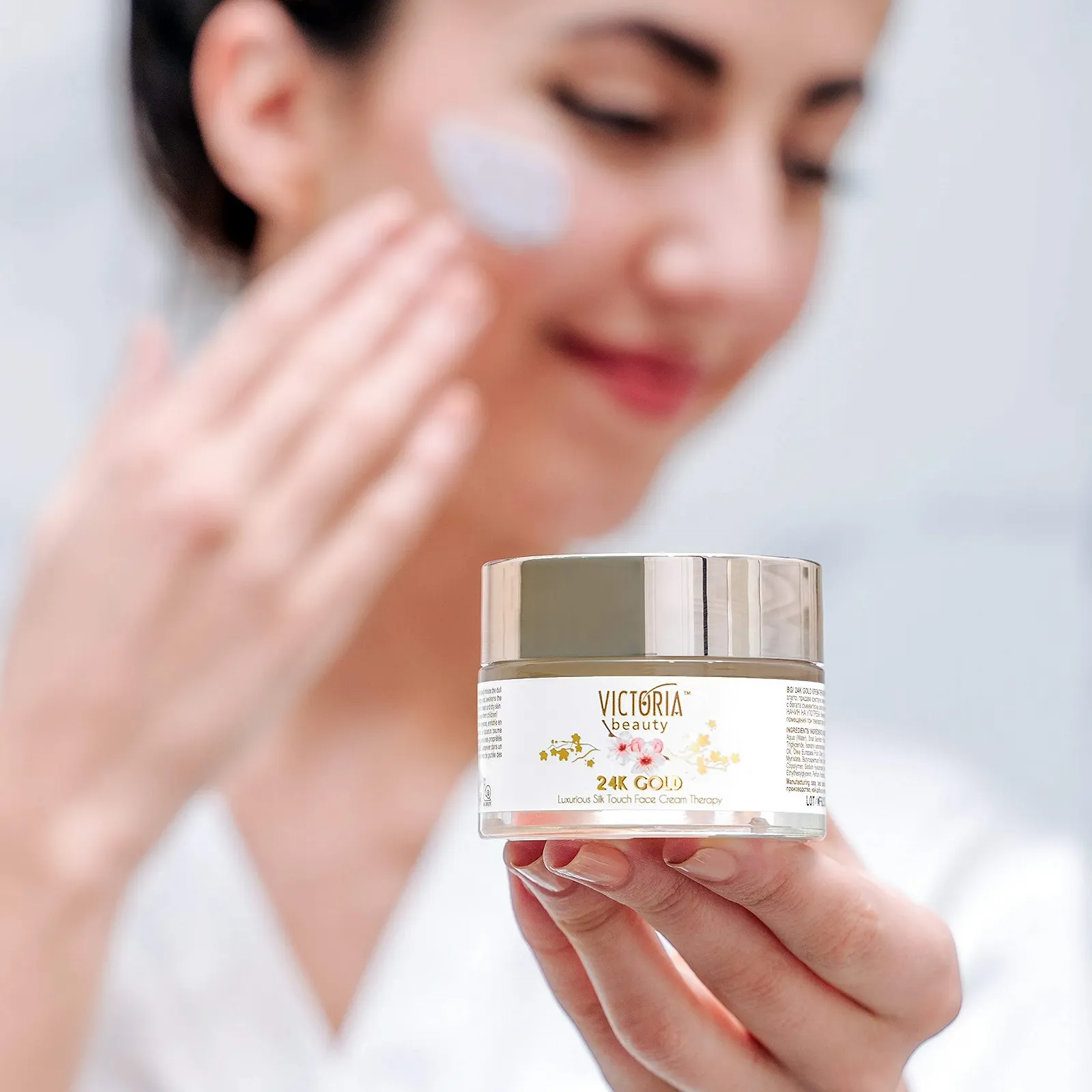 Дневной крем Victoria Beauty Hyaluronic Cream 24k Gold Антивозрастной 50 мл, фото №4 Дневной крем Victoria Beauty Hyaluronic Cream 24k Gold Антивозрастной 50 мл, фото №4