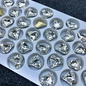 Стрази Nagel Reize Кристали серії Nagelkunst великі кручені серцеподібні 12 x 13 мм (червоний) (Колір: Прозорий) - Фото 1