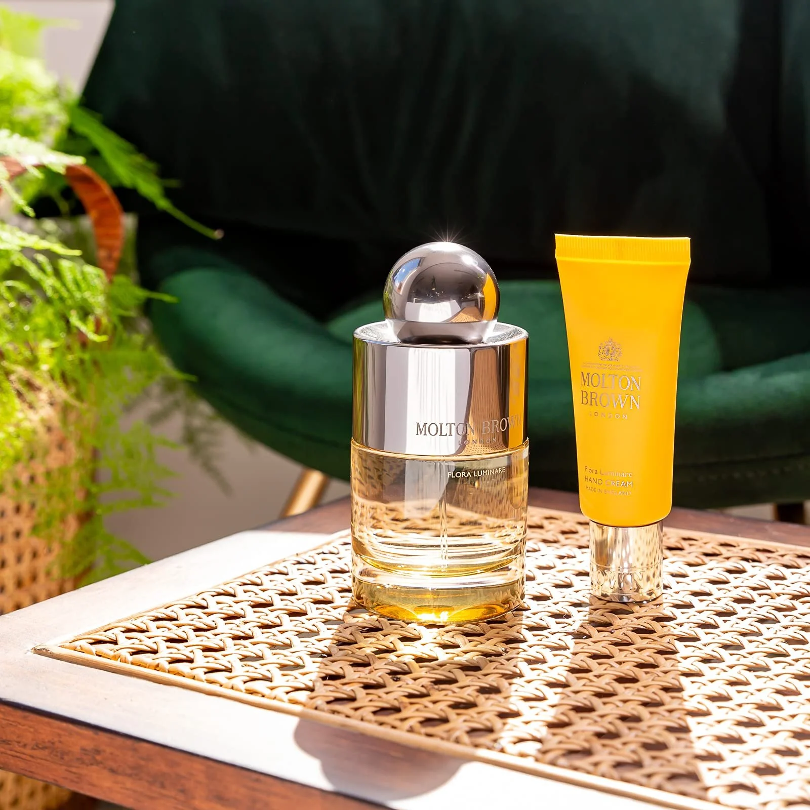 Крем для рук Molton Brown Flora Luminare 40 мл, фото №6 Крем для рук Molton Brown Flora Luminare 40 мл, фото №6