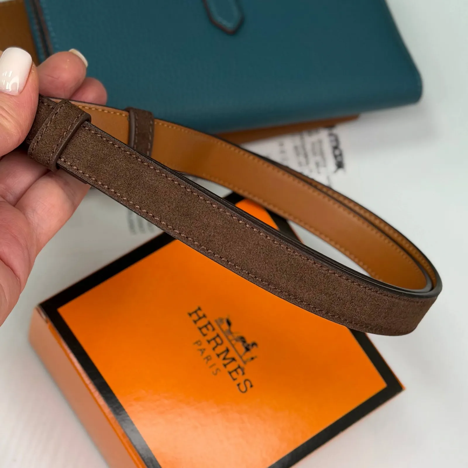 Женский ремень коричневого цвета из натуральной замши Hermes Kelly с серебряной пряжкой в коробке, фото №4
