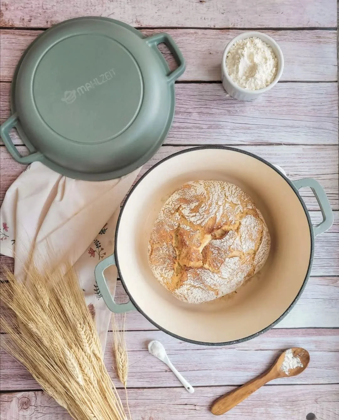 Емальована чавунна каструля Mahlzeit 6,9 л кругла з кришкою та 2 ручками Mint для індукції та духовки, фото №2 Емальована чавунна каструля Mahlzeit 6,9 л кругла з кришкою та 2 ручками Mint для індукції та духовки, фото №2